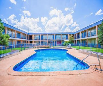Castle inn & suites by OYO Lawton