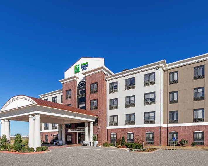 Holiday Inn Express and Suites Pryor by IHG