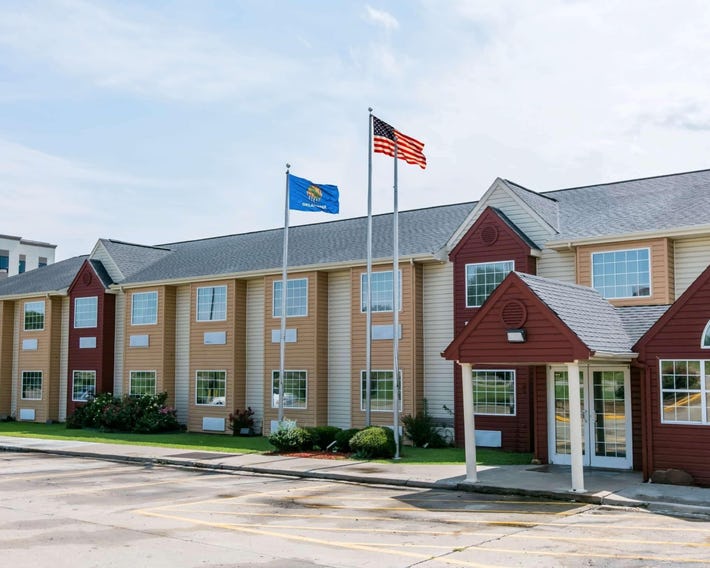Days Inn & Suites by Wyndham Pryor