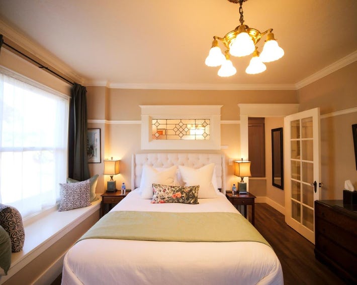 RedTail Inn - 3 Suites Sleeps up to 12