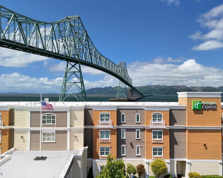 Holiday Inn Express Hotel & Suites Astoria