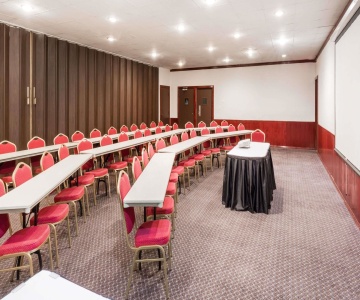 Ramada by Wyndham Medford Hotel & Conference Center