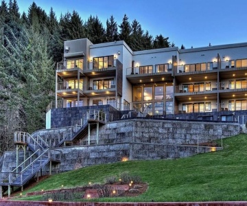 Whale Cove Inn