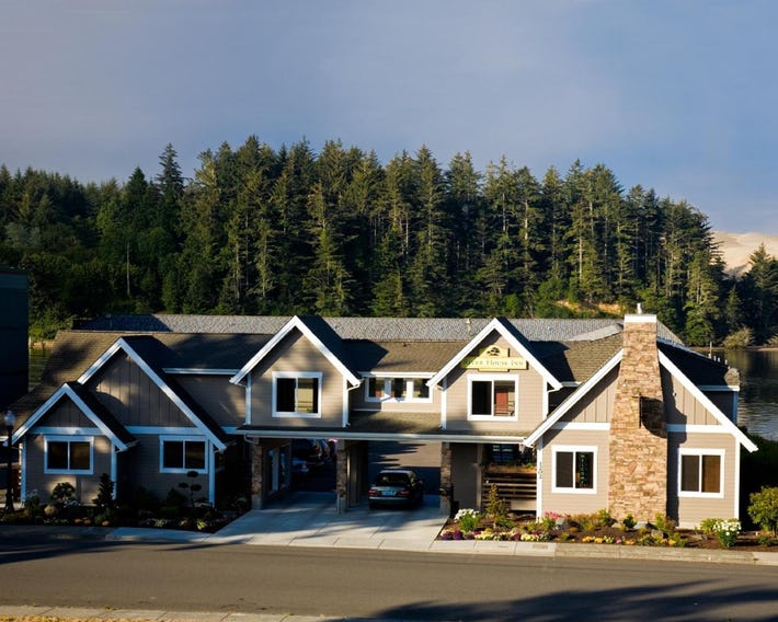 River House Inn, a Baymont by Wyndham