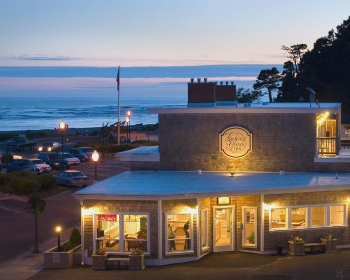 Looking Glass Inn