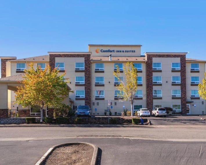Comfort Inn & Suites Salem Northeast