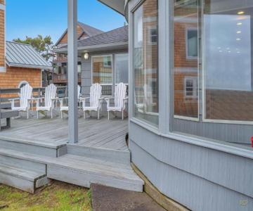 The Riptides 3 Br home by RedAwning