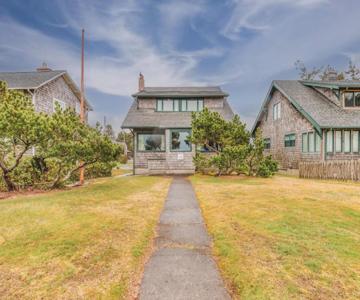 The Tides 4 Br home by RedAwning