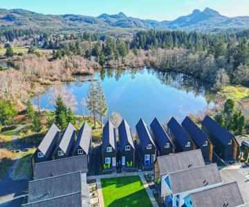 The Commons - Urban Coastal Lodging