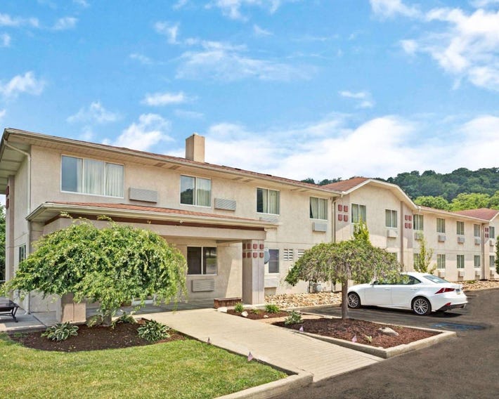 Super 8 by Wyndham Canonsburg/Pittsburgh Area