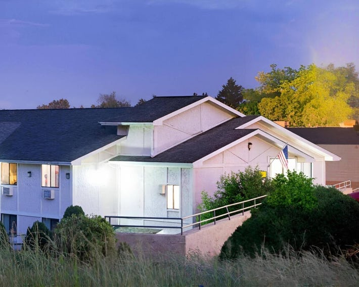 Super 8 by Wyndham Pittsburgh Airport/Coraopolis Area
