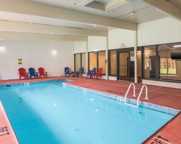 Fairmount Inn & Suites - Stroudsburg, Poconos