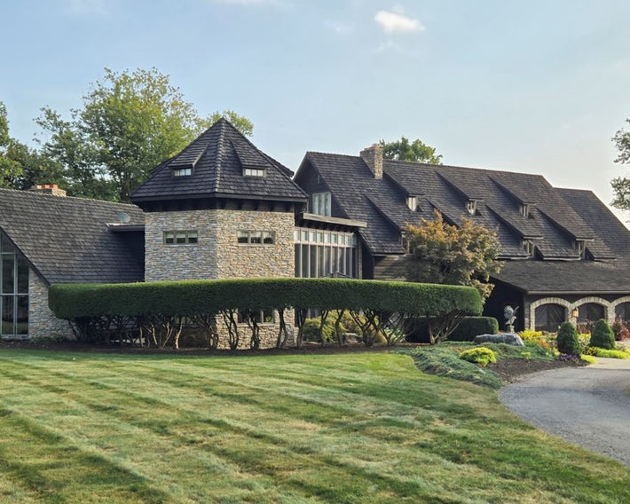 Twin Pine Manor Bed & Breakfast
