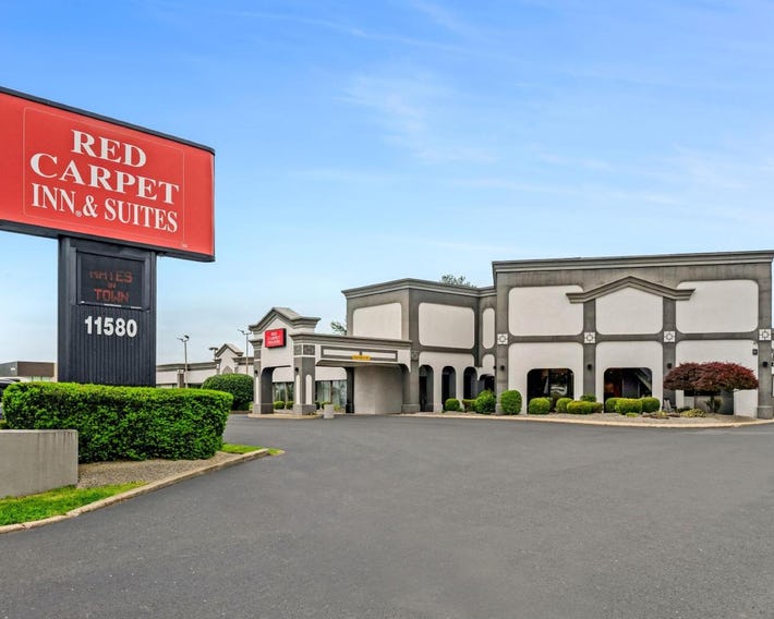 Red Carpet Inn & Suites