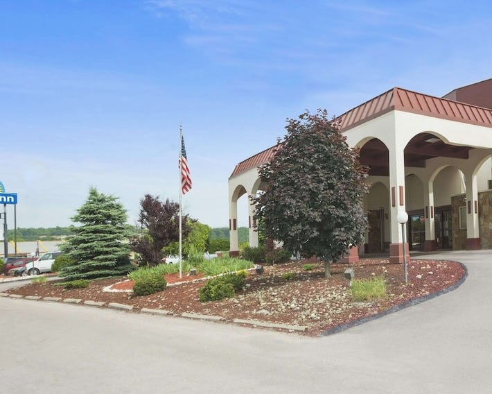 Ramada by Wyndham Pittsburgh/New Stanton