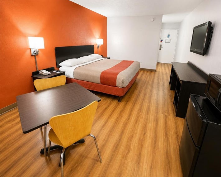 Motel 6 New Stanton, PA