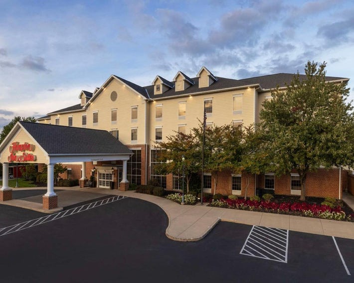 Hampton Inn & Suites State College at Williamsburg Square