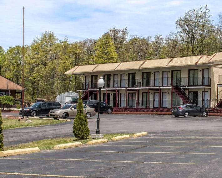 Econo Lodge Inn & Suites Lake Harmony - Pocono Mountains Area
