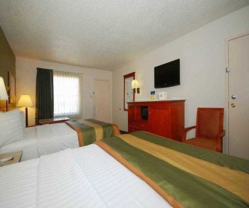 Rodeway Inn & Suites