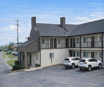 Quarters Inn & Suites