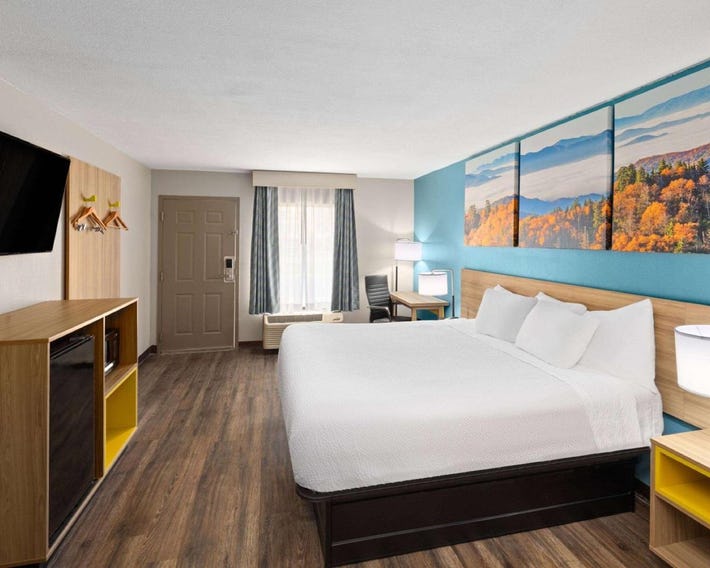 Days Inn by Wyndham Clarksville North EXIT 4