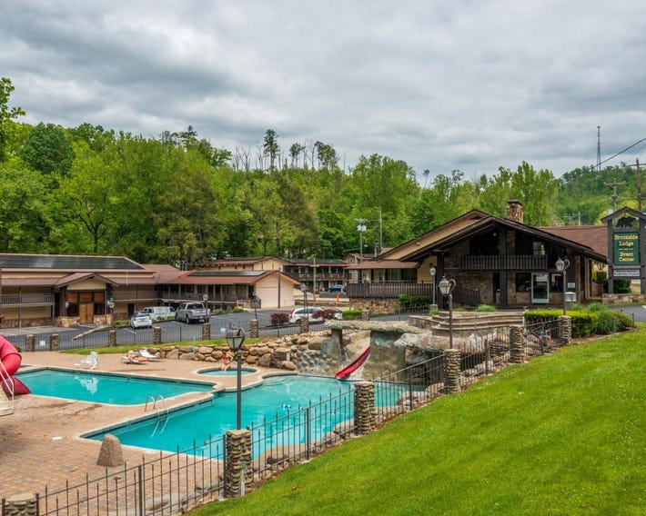 Brookside Lodge - Gatlinburg - On the River