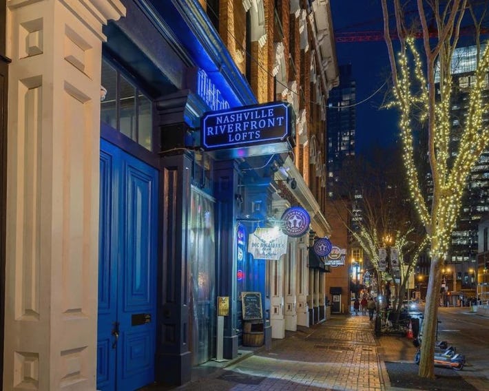 Nashville Riverfront Family Loft Stay for 4