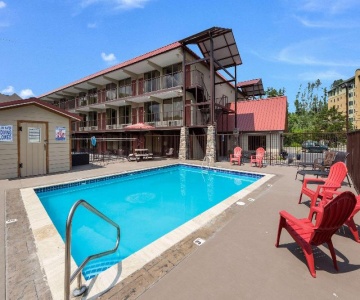 Mill Creek Inn by the River, a Howard Johnson by Wyndham