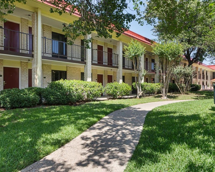 Red Roof PLUS+ Dallas - Addison