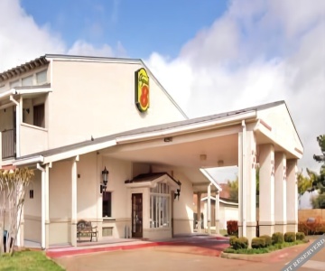 Super 8 by Wyndham by the Galleria / North Dallas