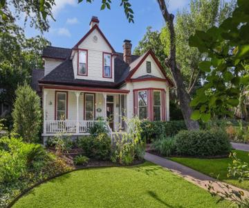 Brava House Bed and Breakfast