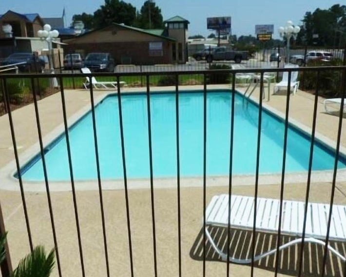 Xecutive Inn and Suites