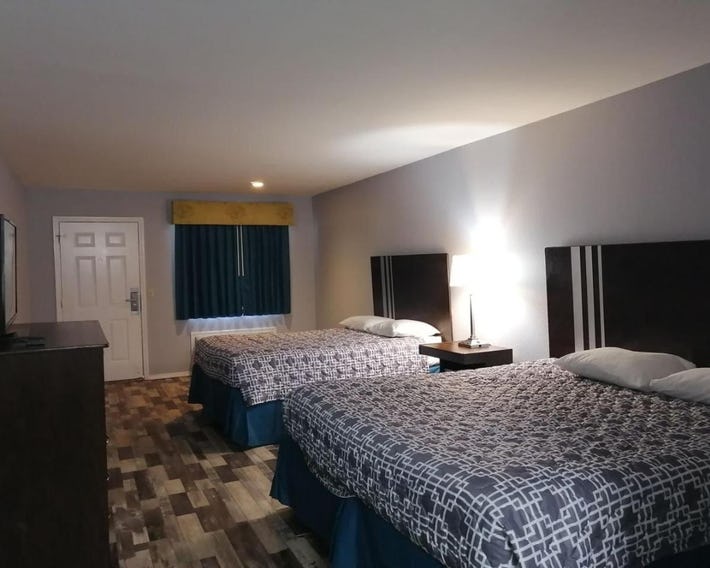 Riata Inn - Crystal City