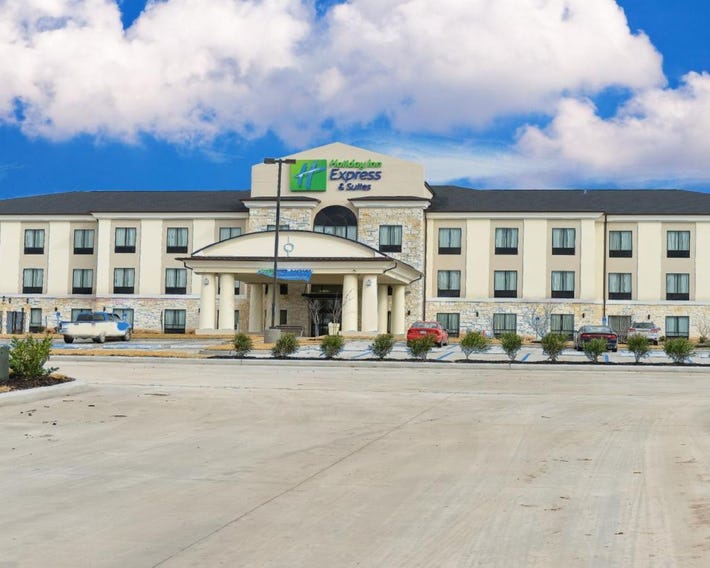 Holiday Inn Express & Suites Cuero