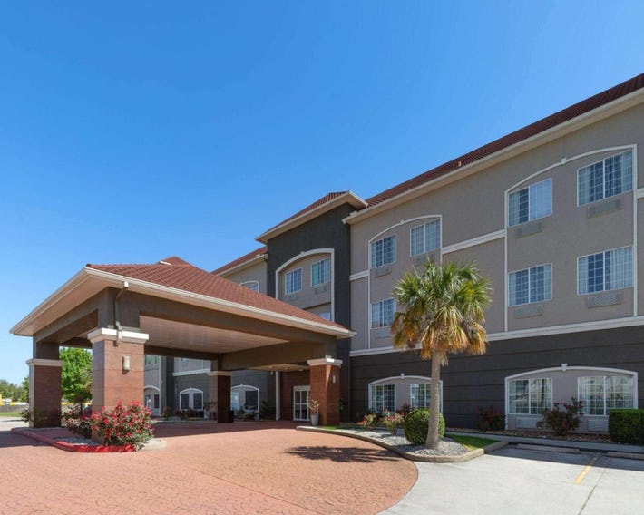 La Quinta by Wyndham Deer Park