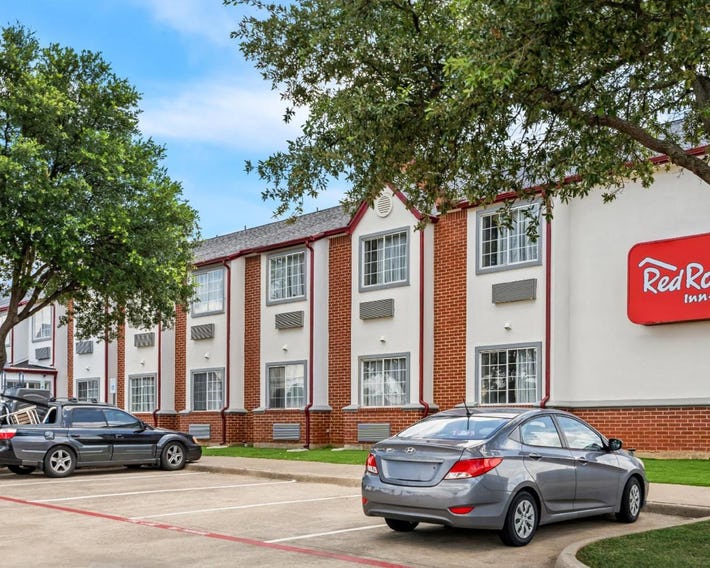 Red Roof Inn & Suites Euless - DFW Airport Southwest