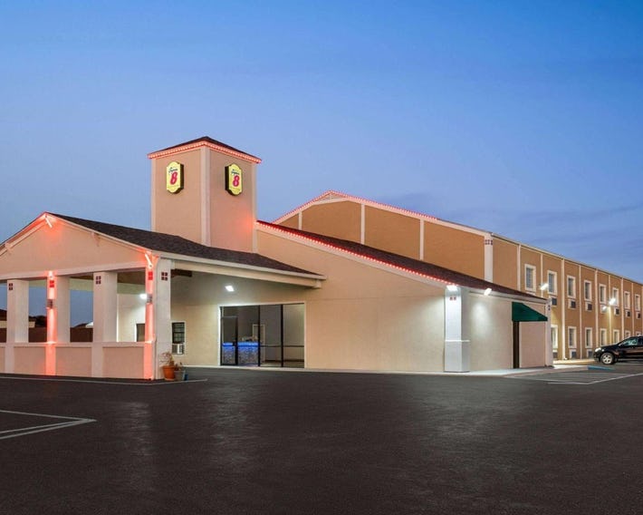 Super 8 by Wyndham Gainesville TX