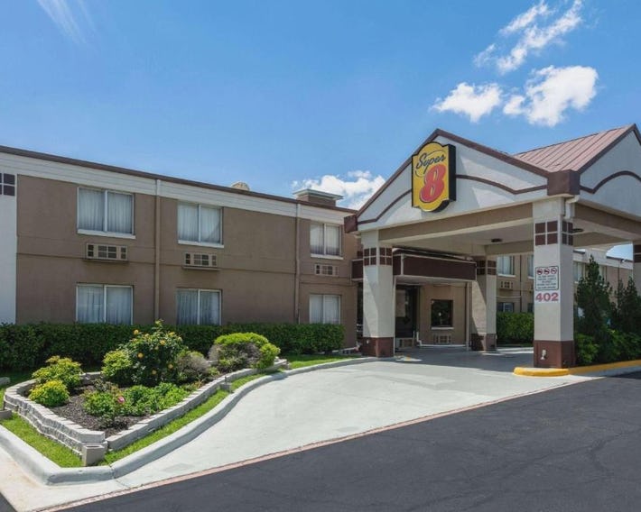 Super 8 by Wyndham Grand Prairie North