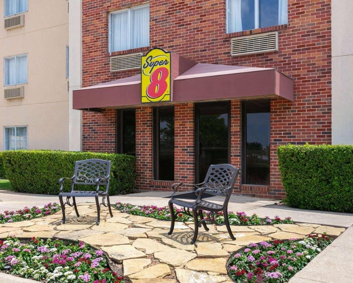 Super 8 by Wyndham Grapevine/DFW Airport Northwest