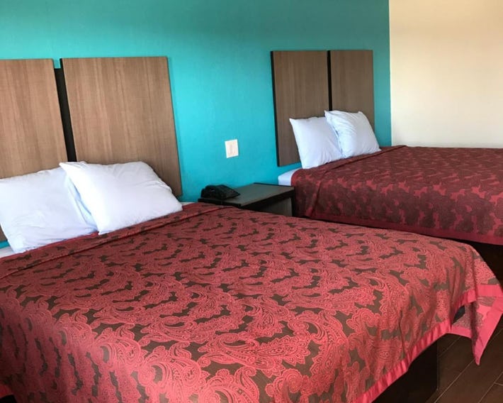 Moonlight Inn & Suites