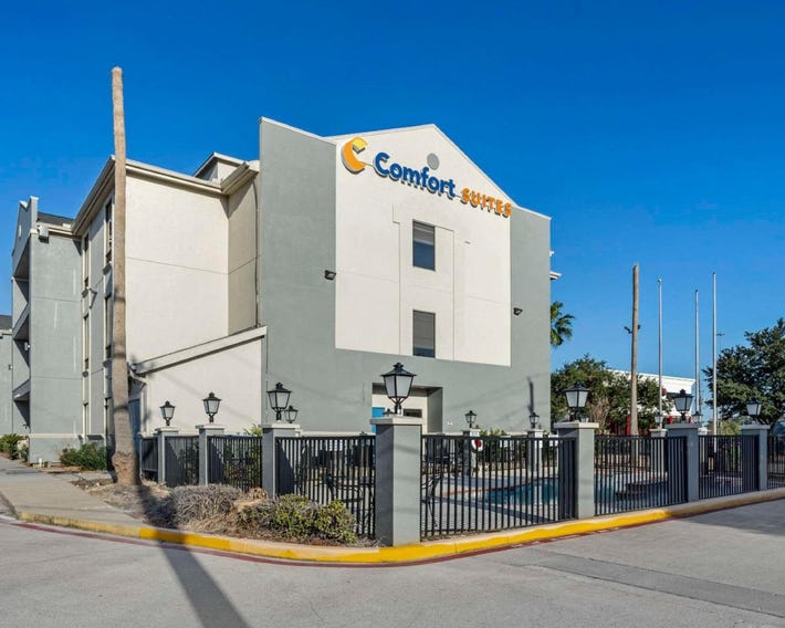 Comfort Suites Willowbrook