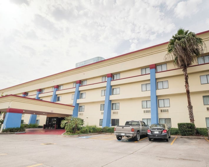 OYO Townhouse Houston Airport North