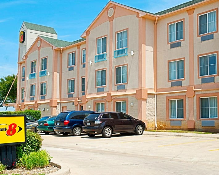 Super 8 by Wyndham Irving/DFW Apt/North
