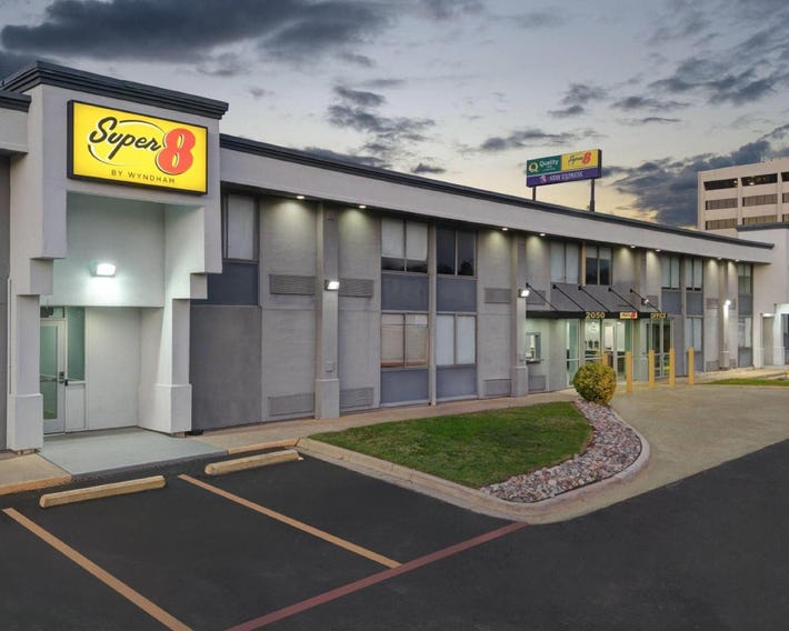 Super 8 by Wyndham Fort Worth Entertainment District
