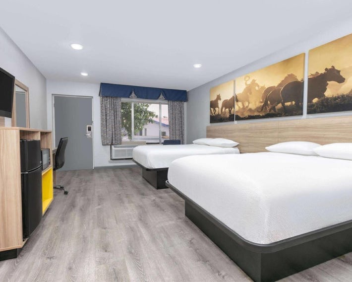 Days Inn by Wyndham South Fort Worth