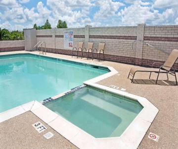 Days Inn by Wyndham El Campo TX