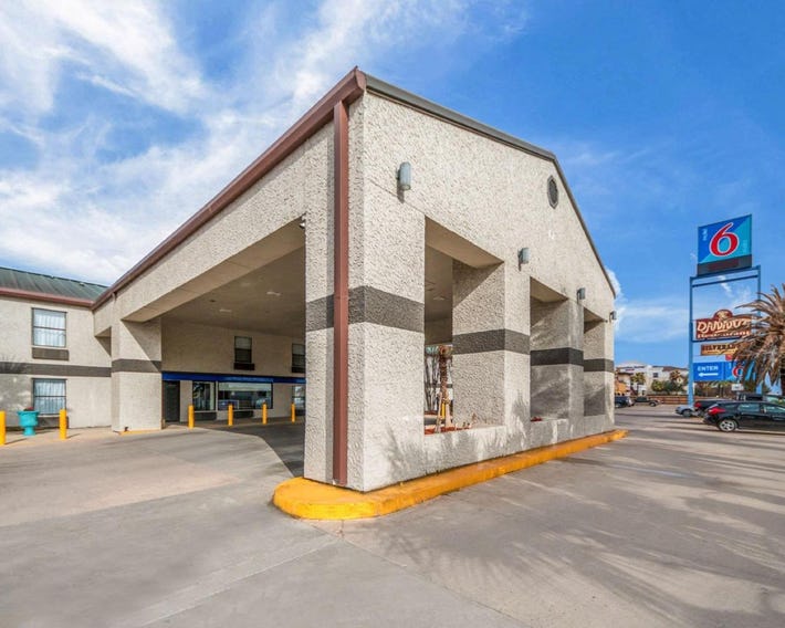 Motel 6-Laredo, TX - North I-35