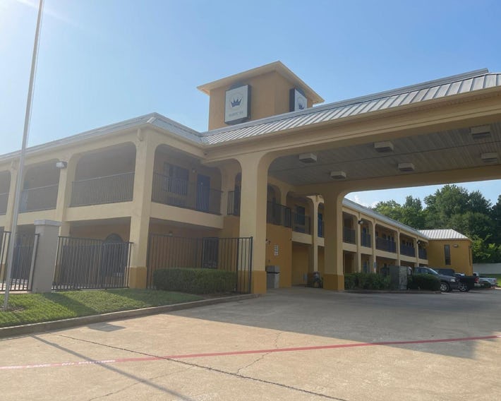 Majestic Inn