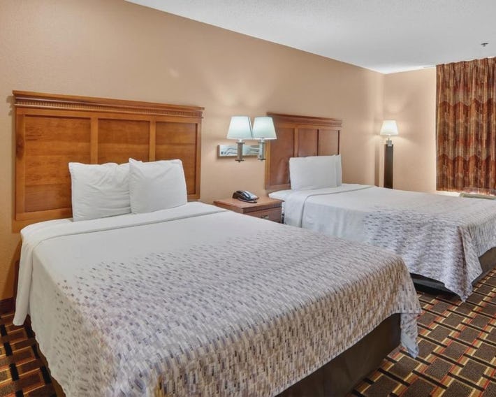 HomeTown Inn & Suites