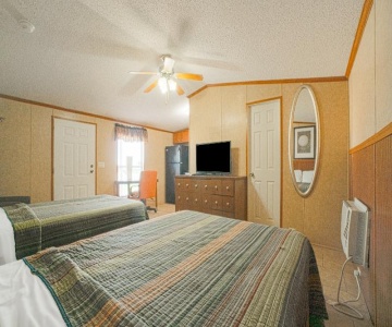 Grand Eagle Ford Lodge & RV
